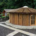 Glamp V Hluboke - Yurts And Wooden Campingplatz Vsetín