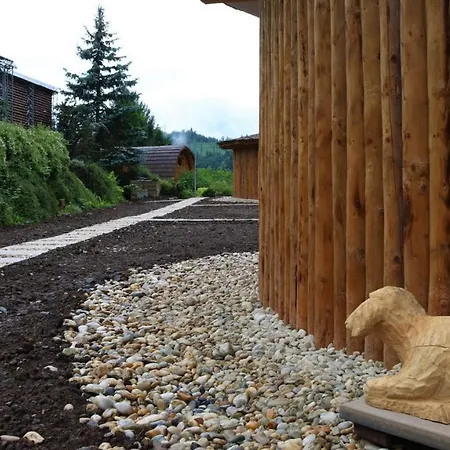אתר קמפינג Glamp V Hluboke - Yurts And Wooden Vsetín