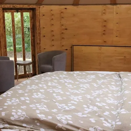 Glamp V Hluboke - Yurts And Wooden Vsetín