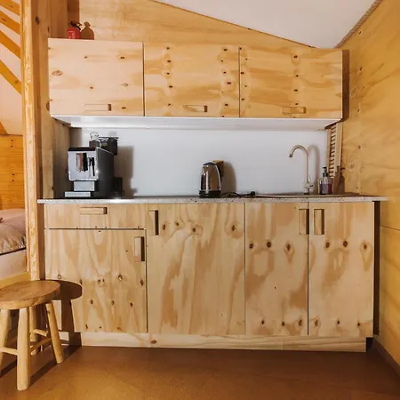 Kamp alanı Glamp V Hluboke - Yurts And Wooden *