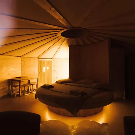 Glamp V Hluboke - Yurts And Wooden