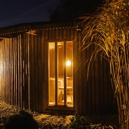 Kamp alanı Glamp V Hluboke - Yurts And Wooden *