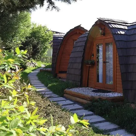 Glamp V Hluboke - Yurts And Wooden 캠프장 *