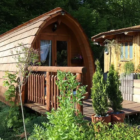 Glamp V Hluboke - Yurts And Wooden 캠프장 *