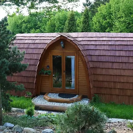Glamp V Hluboke - Yurts And Wooden אתר קמפינג