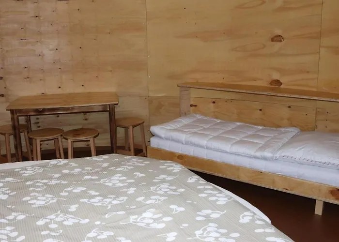 Kamp alanı Glamp V Hluboke - Yurts And Wooden *