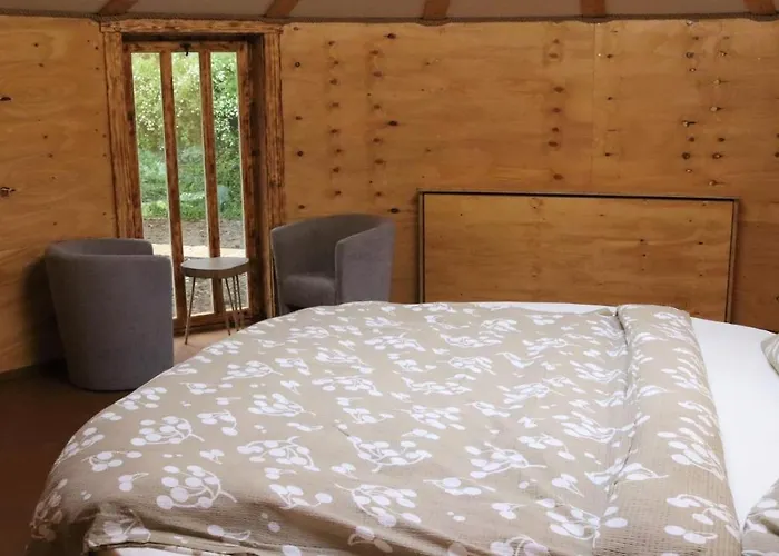 Glamp V Hluboke - Yurts And Wooden Vsetín