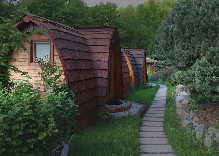 Kamp alanı Glamp V Hluboke - Yurts And Wooden