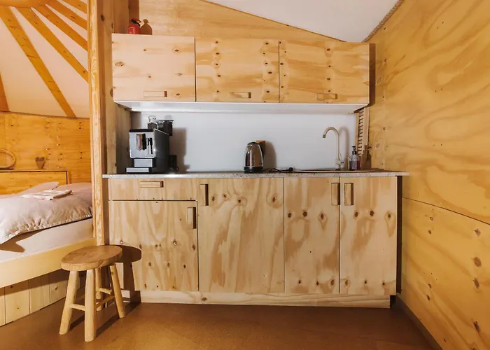 Kamp alanı Glamp V Hluboke - Yurts And Wooden *