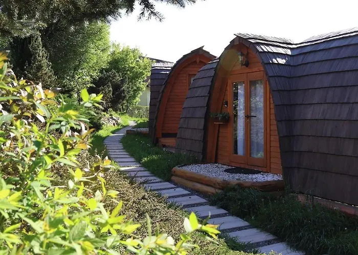 Glamp V Hluboke - Yurts And Wooden Kamp alanı *